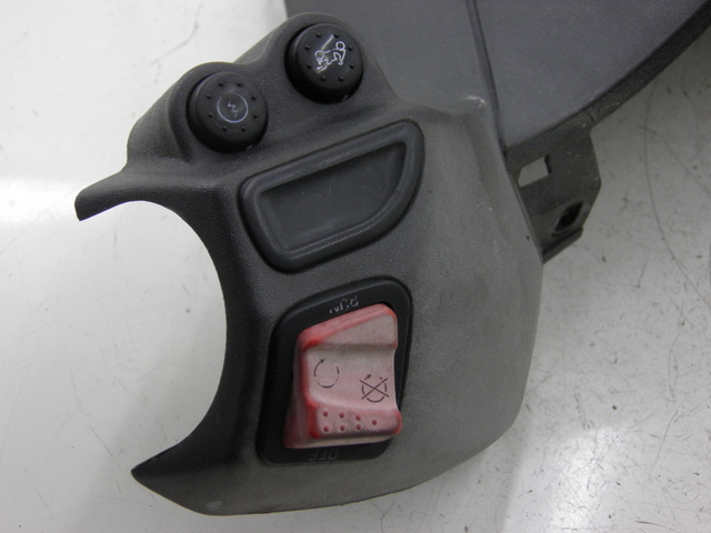 photo de HANDVAT BESCHERMING SCHAKELAAR PIAGGIO X8 STREET 125 (2006 - 2007) - Detail van het onderdeel