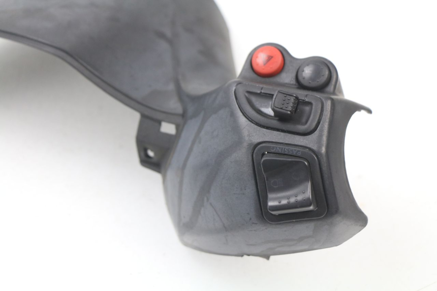 photo de STUURHULS COMMUTATOR PIAGGIO X9 125 (2000 - 2003) - Staat van het oppervlak