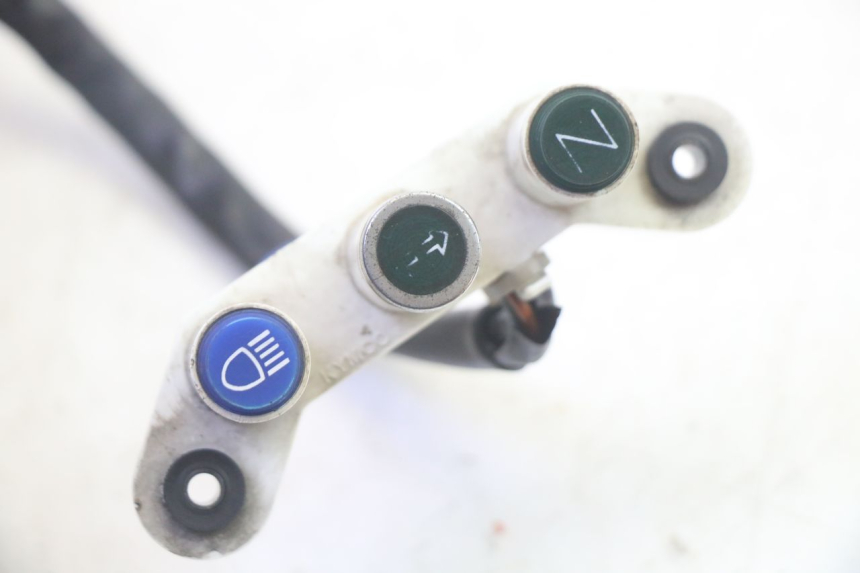 photo de HANDVAT BESCHERMING SCHAKELAAR KYMCO ZING 125 (1997 - 2003) - Detail van het onderdeel