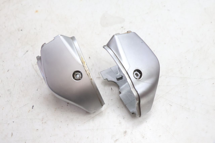 photo de STUURHOES PIAGGIO VESPA PRIMAVERA 2T 50 (2013 - 2018) - Detail van het onderdeel