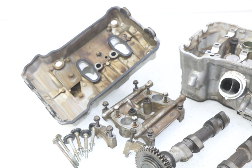 photo de ACHTERKOPPENDEEL HONDA VFR FI RC46 800 (1998 - 2001) - Kenmerkende details