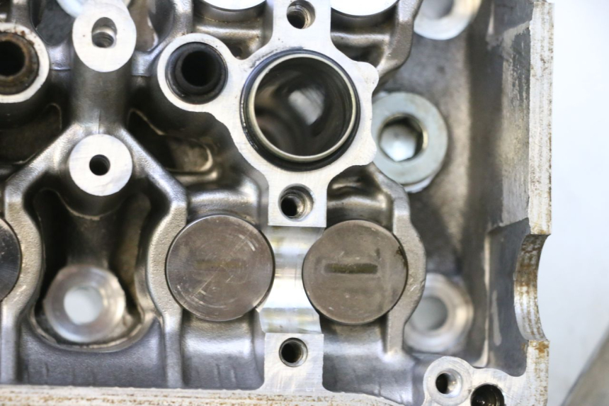 photo de ACHTERKOPPENDEEL HONDA VFR FI RC46 800 (1998 - 2001) - Kenmerkende details