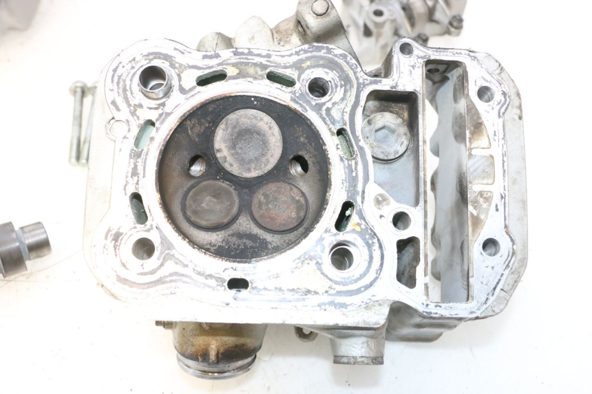 photo de ACHTERSTE KOP HONDA XRV AFRICA TWIN 750 (1990 - 1992) - Zoom op componenten