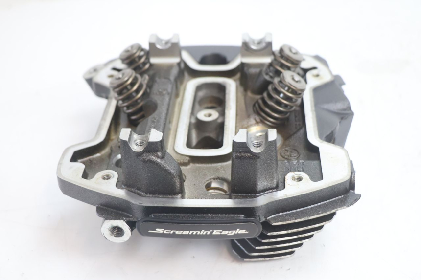 photo de VOORKANT CILINDERKOP HARLEY DAVIDSON ROAD GLIDE FLTRXSE 1920 (2018 - 2022) - Detail van het onderdeel