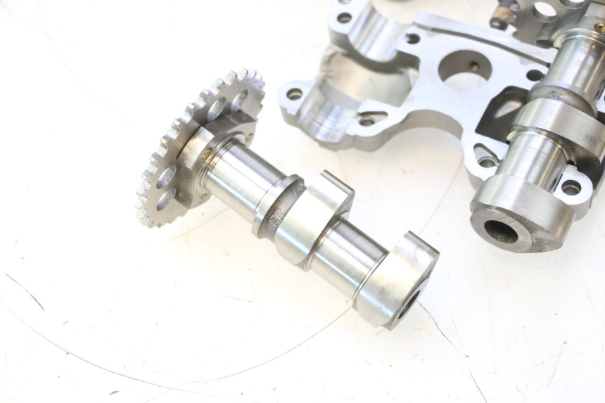 photo de VOORKANT CILINDERKOP CAN-AM SPYDER RS 1000 (2008 - 2012) - Zoom op componenten