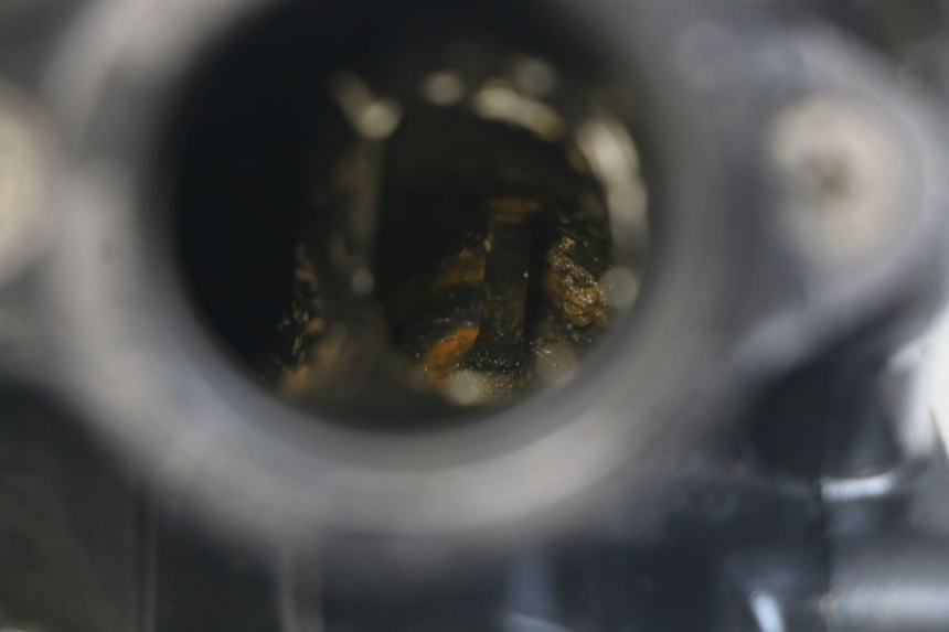 photo de VOORKANT KOPPELINGSHUIS SUZUKI SV N 650 (1999 - 2002) - Andere kijkhoek