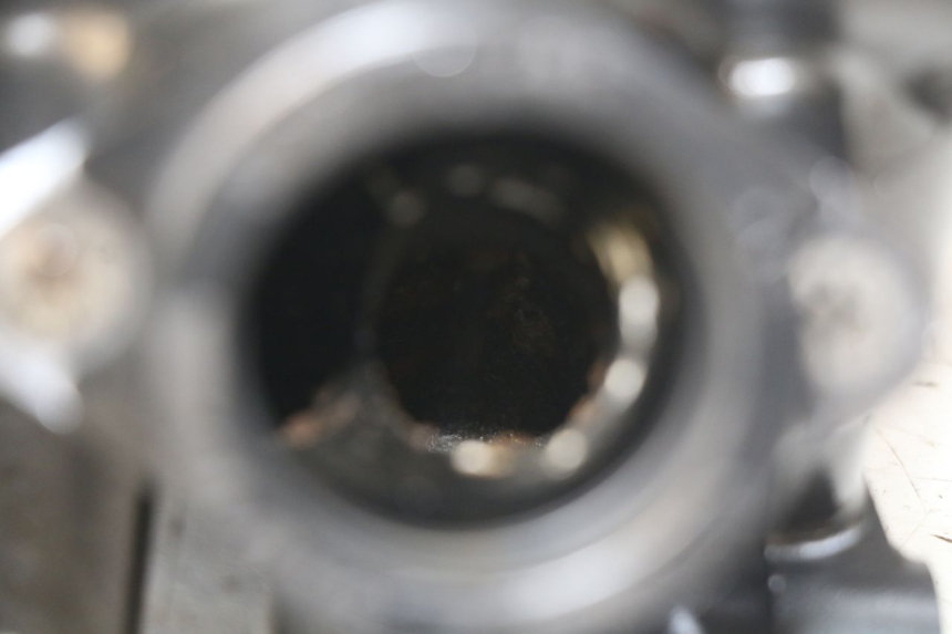 photo de VOORKANT KOPPELINGSHUIS SUZUKI SV N 650 (1999 - 2002) - Overzicht