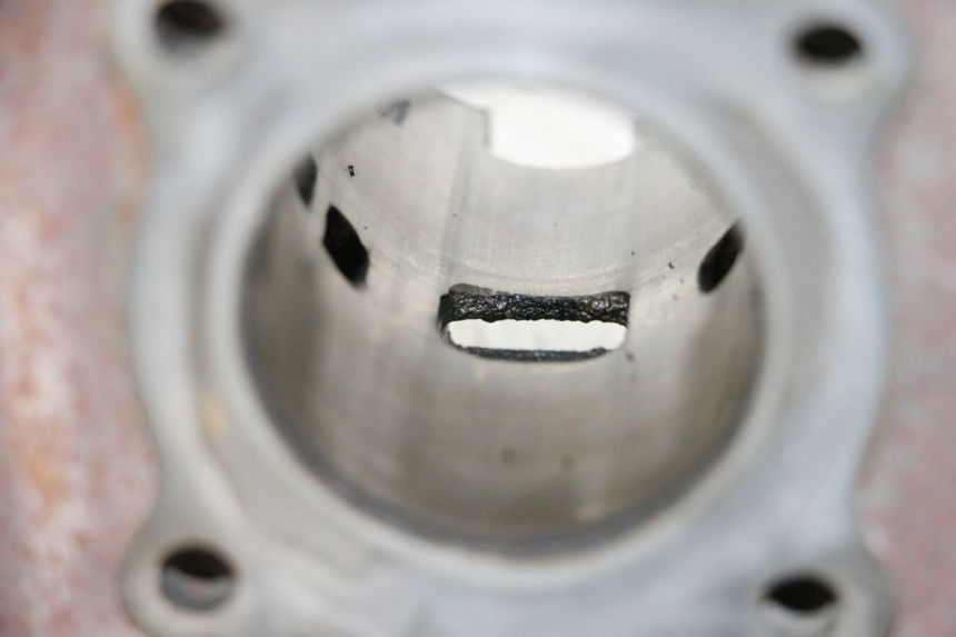 photo de CILINDER PEUGEOT KISBEE 2T 50 (2010 - 2017) - Zoom op gebruiksstaat