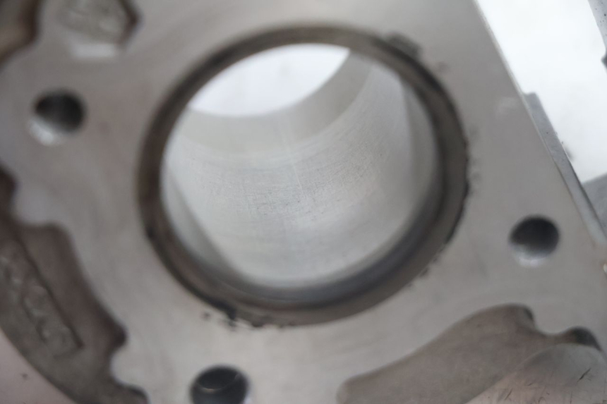 photo de CYLINDER PEUGEOT KISBEE 4T 50 (2010 - 2017) - Andere kijkhoek