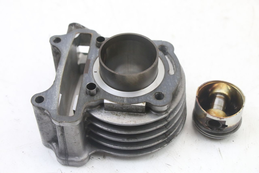 photo de CILINDER ZUIGER KYMCO AGILITY 4T 50 (2018 - 2022) - Bevestigingspunten