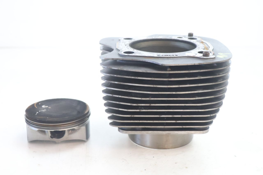 photo de ACHTERSTE PISTOONCYLINDER HARLEY DAVIDSON ROAD GLIDE FLTRXSE 1920 (2018 - 2022) - Detail van het onderdeel