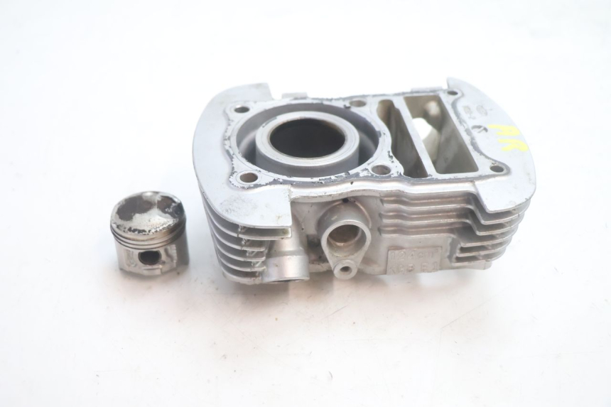 photo de ACHTERSTE PISTOONCYLINDER HONDA XLV VARADERO 125 (2007 - 2012) - Detail van het onderdeel