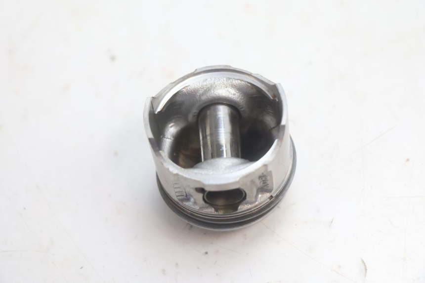 photo de ACHTERSTE PISTOONCYLINDER HONDA XLV VARADERO 125 (2007 - 2012) - Focus op structuur