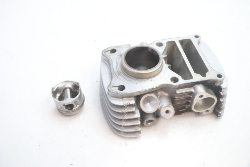 photo de ACHTERSTE PISTOONCYLINDER HONDA XLV VARADERO 125 (2007 - 2012) - Zoom op gebruiksstaat