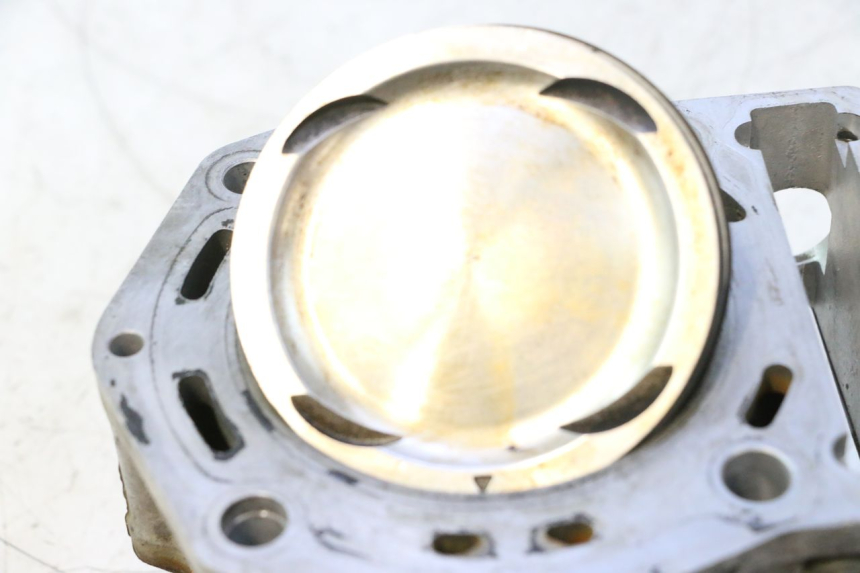 photo de VOORSTE PISTONCYLINDER GILERA GP 800 (2007 - 2013) - Alternatieve hoek