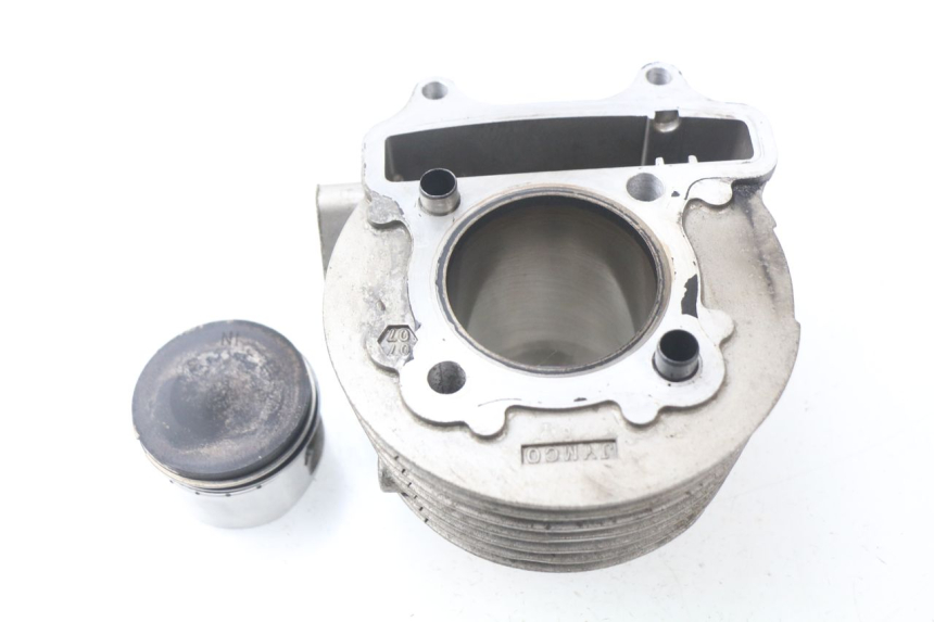 photo de CILINDER ZUIGER JONWAY AZTRAL 125 (2008 - 2017) - Zoom op componenten