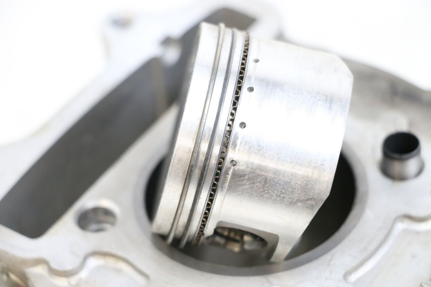 photo de CILINDER ZUIGER JONWAY AZTRAL 125 (2008 - 2017) - Zoom op componenten