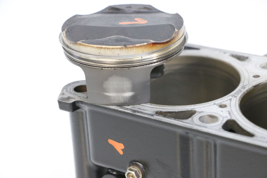 photo de CILINDER ZUIGER MV AGUSTA BRUTALE R WALLY 910 (2008 - 2008) - Bevestigingspunten