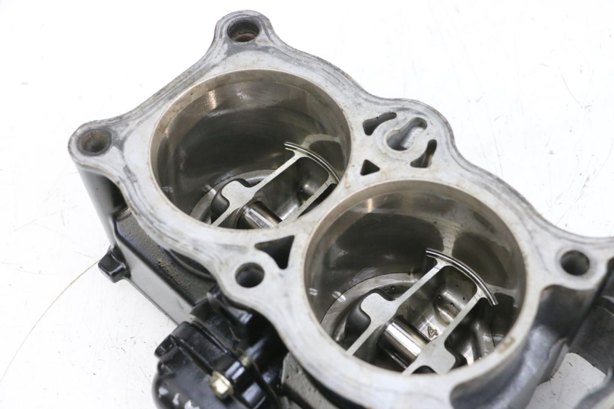 photo de CILINDER ZUIGER MV AGUSTA BRUTALE R WALLY 910 (2008 - 2008) - Bevestigingspunten