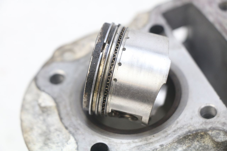 photo de CILINDER ZUIGER BAOTIAN BT 50 QT-12 50 (2007 - 2009) - Kenmerkende details