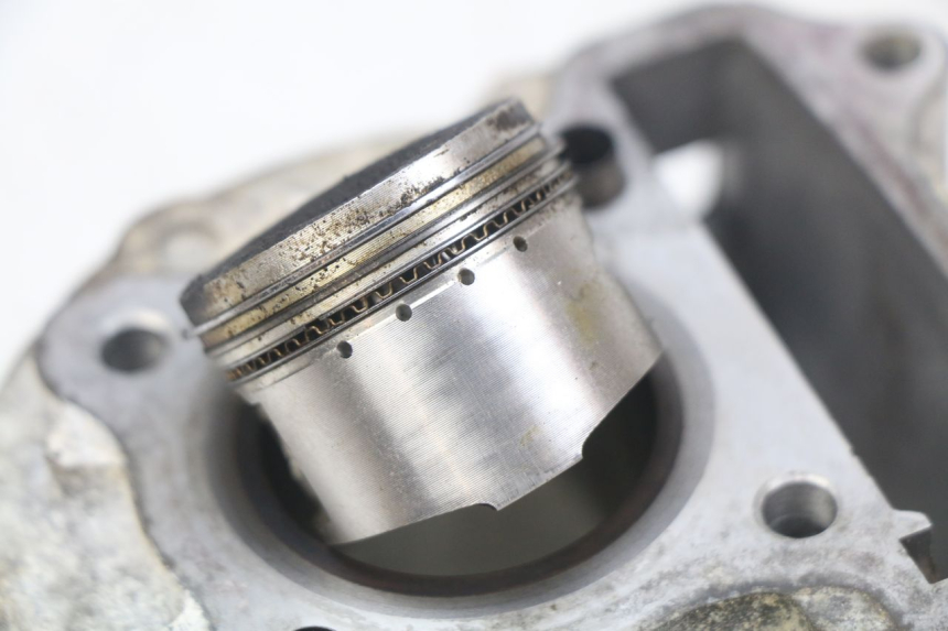 photo de CILINDER ZUIGER BAOTIAN BT 50 QT-12 50 (2007 - 2009) - Zoom op componenten