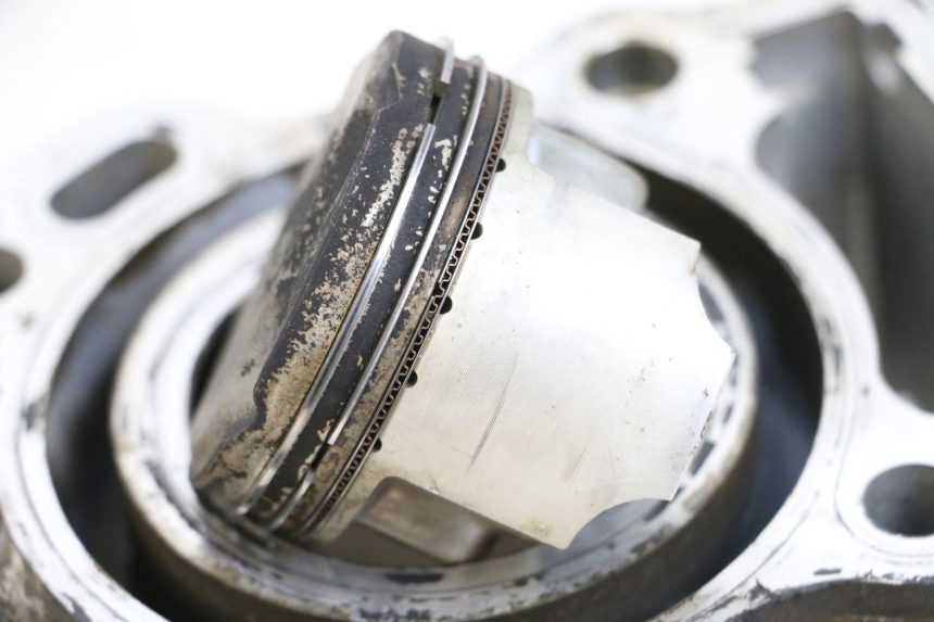 photo de CILINDER ZUIGER SUZUKI BURGMAN 125 (2007 - 2014) - Zoom op componenten