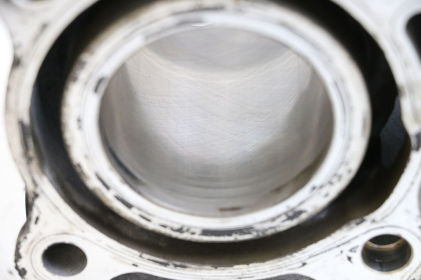 photo de CILINDER ZUIGER SUZUKI BURGMAN 125 (2007 - 2014) - Zoom op gebruiksstaat