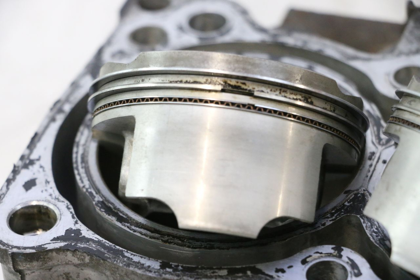 photo de CYLINDER PISTOON SUZUKI BURGMAN EXECUTIVE ABS 650 (2006 - 2012) - Alternatieve hoek
