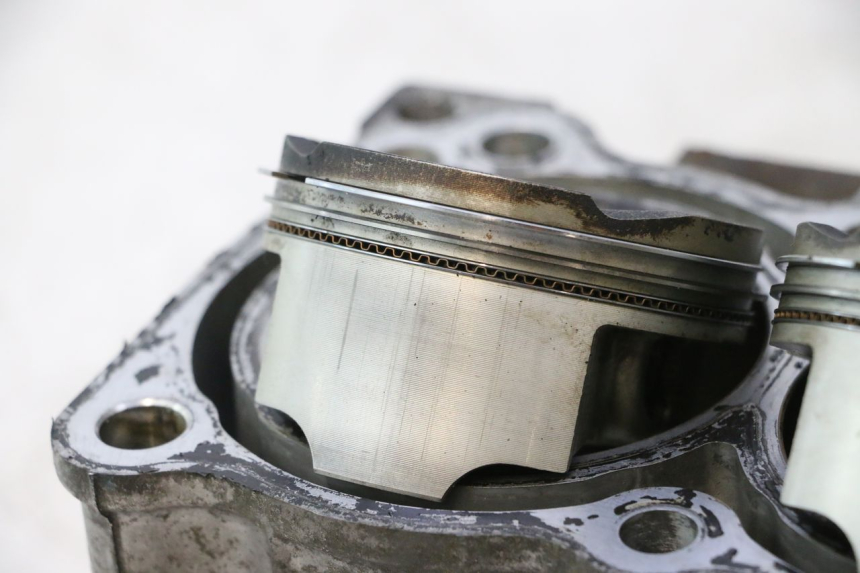 photo de CYLINDER PISTOON SUZUKI BURGMAN EXECUTIVE ABS 650 (2006 - 2012) - Zoom op kwaliteit