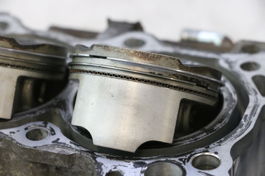 photo de CYLINDER PISTOON SUZUKI BURGMAN EXECUTIVE ABS 650 (2006 - 2012) - Profielaanzicht