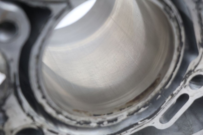 photo de CYLINDER PISTOON SUZUKI BURGMAN EXECUTIVE ABS 650 (2006 - 2012) - Zoom op kwaliteit