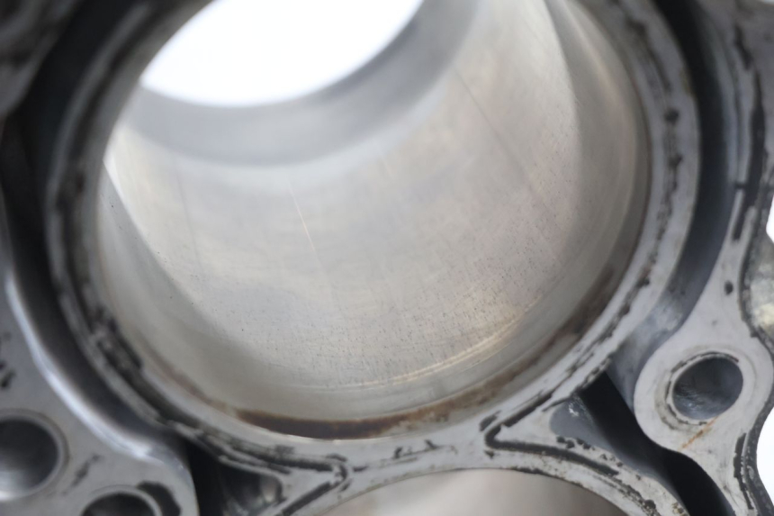 photo de CYLINDER PISTOON SUZUKI BURGMAN EXECUTIVE ABS 650 (2006 - 2012) - Hoofdaanzicht
