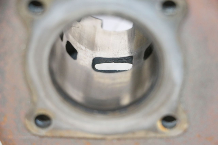 photo de CYLINDER PISTOON PEUGEOT CITYSTAR 2T 50 (2018 - 2021) - Focus op structuur