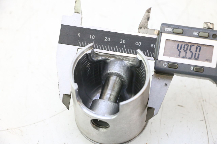 photo de CYLINDER PISTOON HM HONDA CRM DERAPAGE RR 50 (2006 - 2017) - Technische close-up