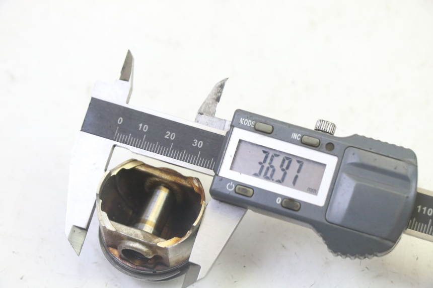 photo de CILINDER ZUIGER SYM CROX 4T 50 (2016 - 2023) - Focus op structuur