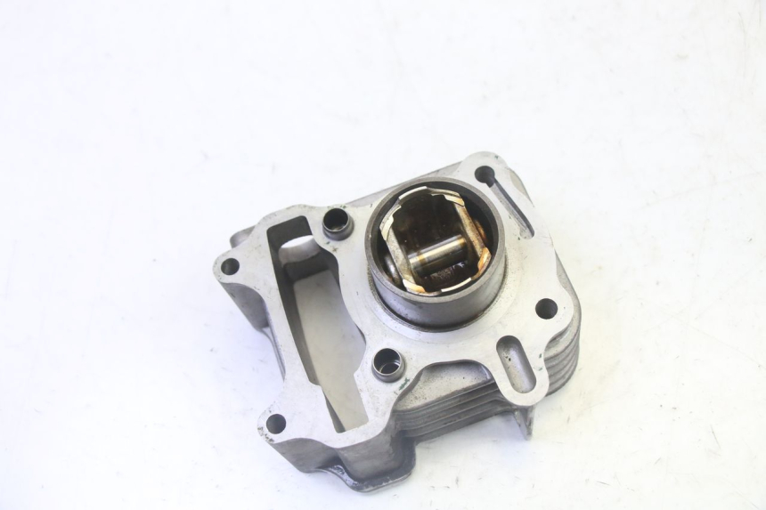 photo de CILINDER ZUIGER SYM CROX 4T 50 (2016 - 2023) - Andere kijkhoek