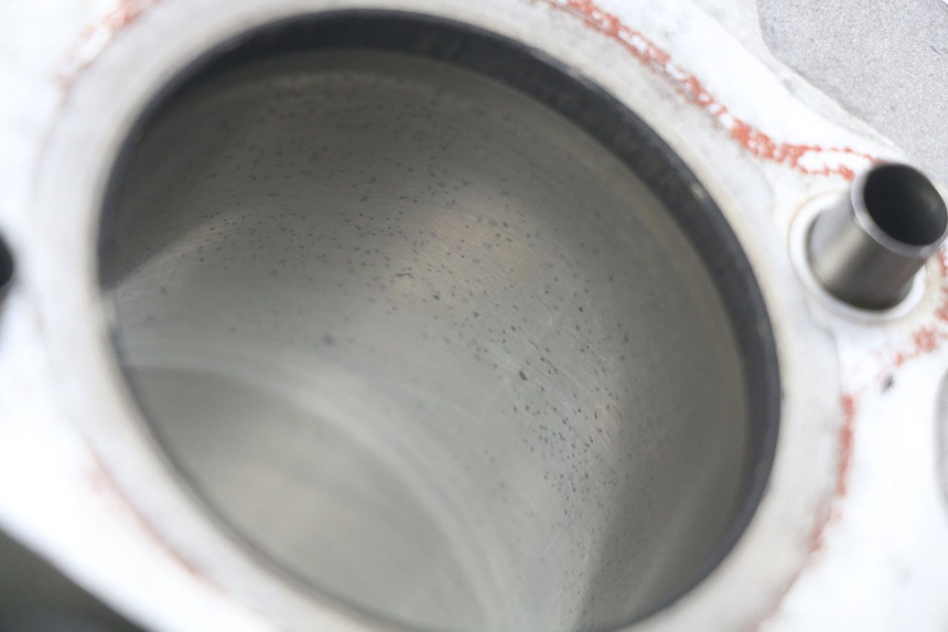 photo de CILINDER ZUIGER XTRM FACTORY DIRTBIKE BSE 150 - Zoom op gebruiksstaat