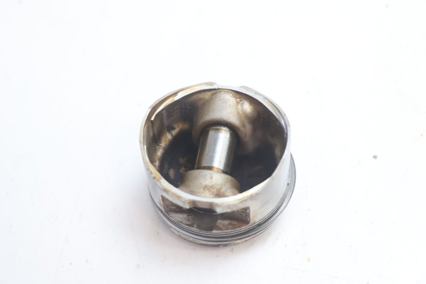 photo de CILINDER ZUIGER HONDA FES S-WING SWING ABS 125 (2007 - 2015) - Focus op structuur