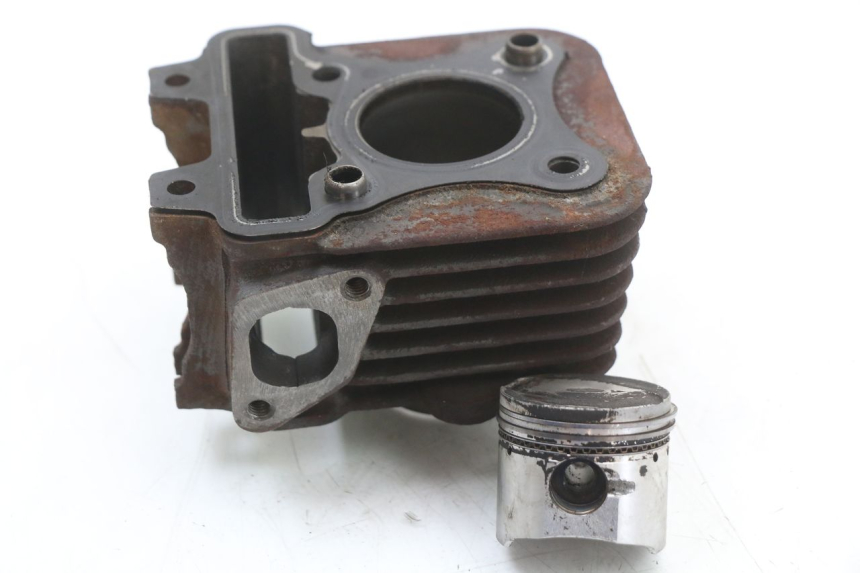 photo de CILINDER ZUIGER PIAGGIO FLY 4T 50 (2004 - 2010) - Zoom op gebruiksstaat