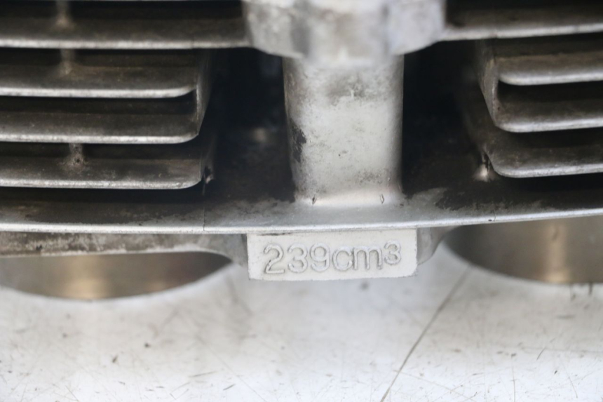 photo de CILINDER ZUIGER SUZUKI GSX E 250 (1982 - 1983) - Zoom op componenten