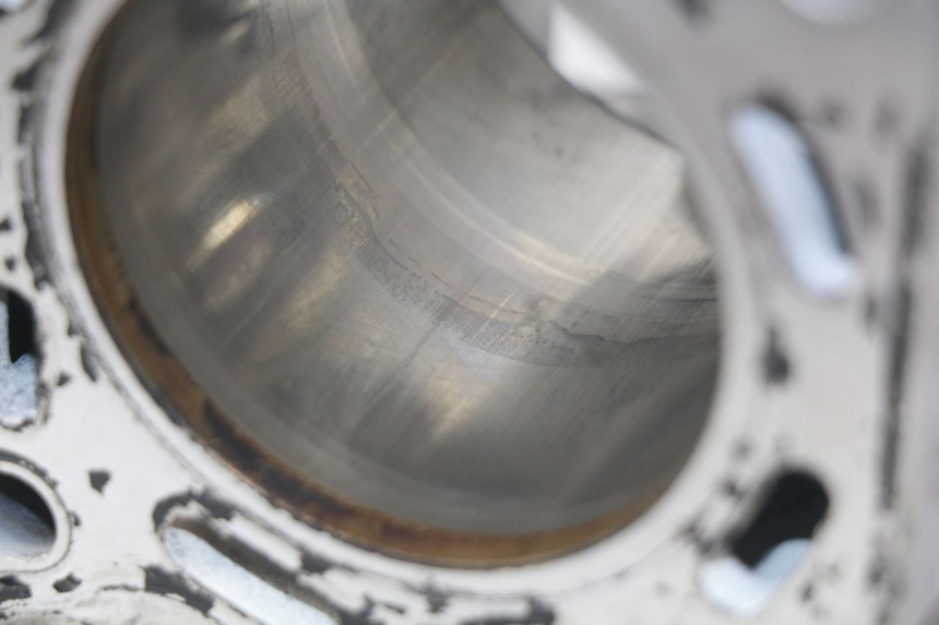 photo de CILINDER ZUIGER SUZUKI GSX-R GSXR 600 (2001 - 2003) - Zoom op gebruiksstaat