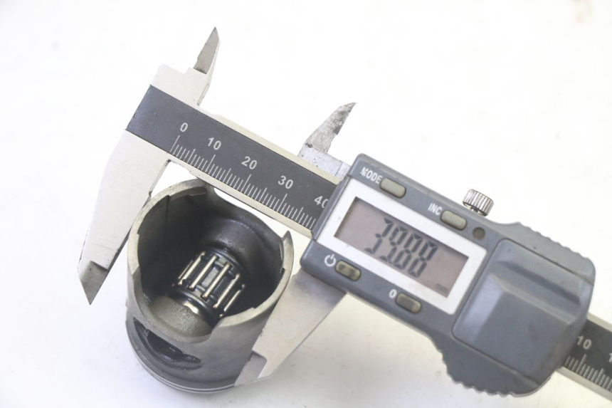 photo de CILINDER ZUIGER PEUGEOT KISBEE 2T 50 (2010 - 2017) - Alternatieve hoek