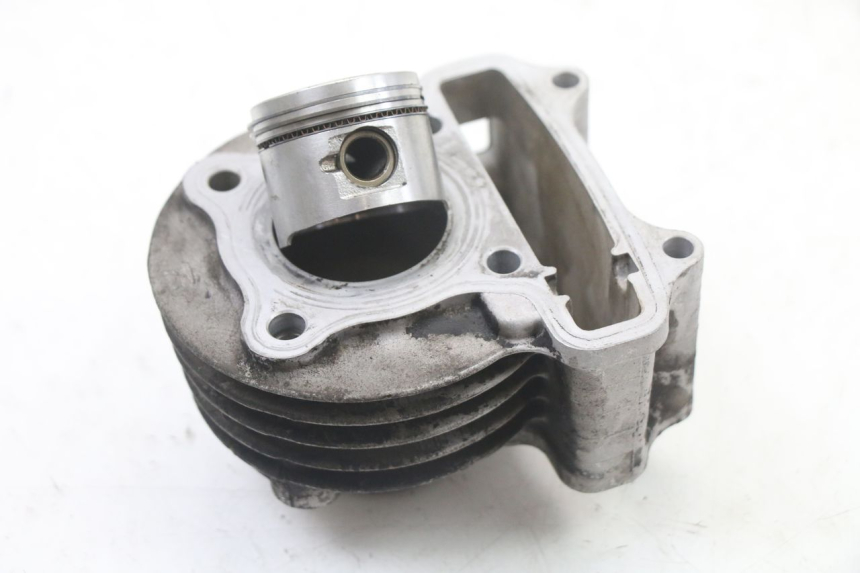 photo de CILINDER ZUIGER KYMCO DINK 4T 50 (2007 - 2018) - Detail van het onderdeel