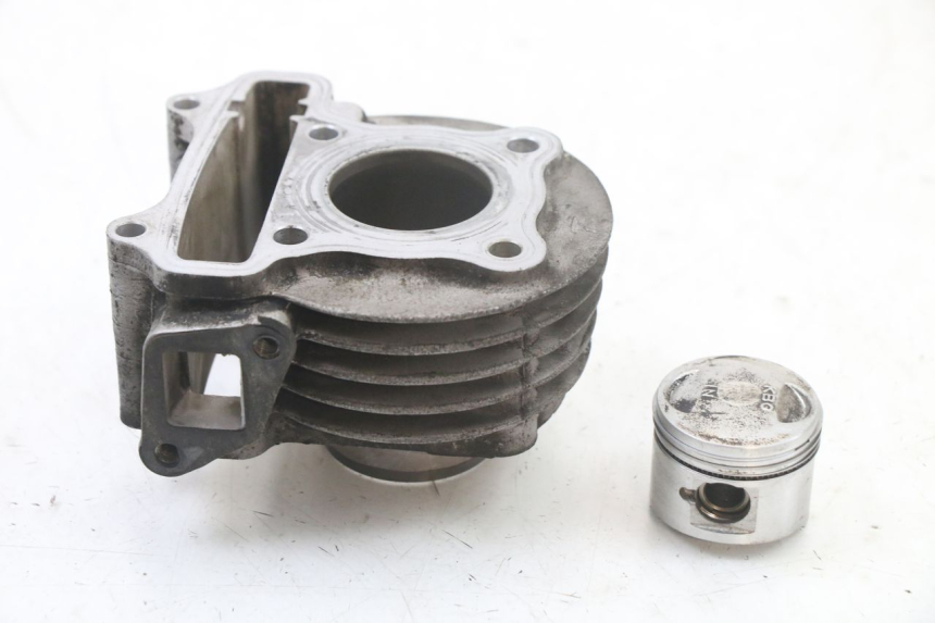 photo de CILINDER ZUIGER KYMCO DINK 4T 50 (2007 - 2018) - Bevestigingspunten