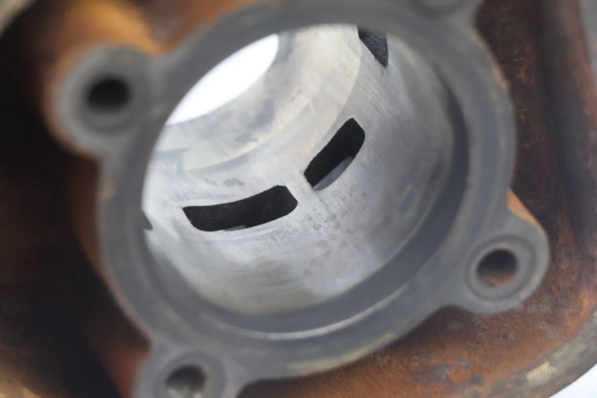 photo de CILINDER ZUIGER PEUGEOT LUDIX BLASTER 50 (2006 - 2014) - Visuele inspectie