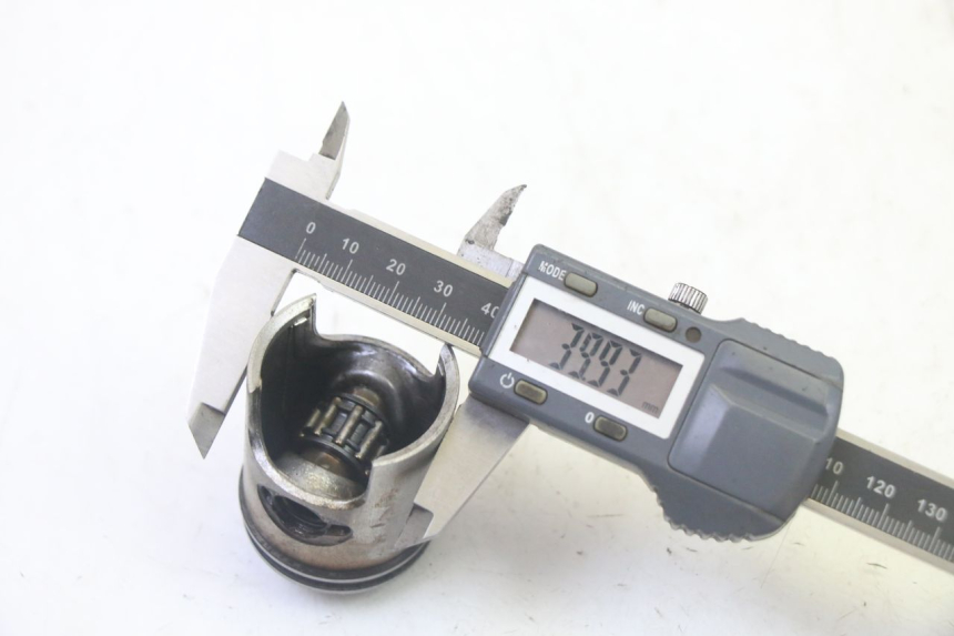 photo de CILINDER ZUIGER PIAGGIO NEW TYPHOON 50 (2010 - 2017) - Zoom op gebruiksstaat