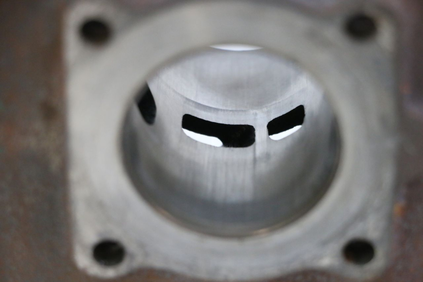 photo de CILINDER ZUIGER PIAGGIO NEW TYPHOON 50 (2010 - 2017) - Zoom op componenten