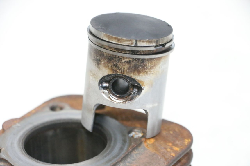 photo de CILINDER ZUIGER PIAGGIO NEW TYPHOON 50 (2018 - 2021) - Zoom op gebruiksstaat