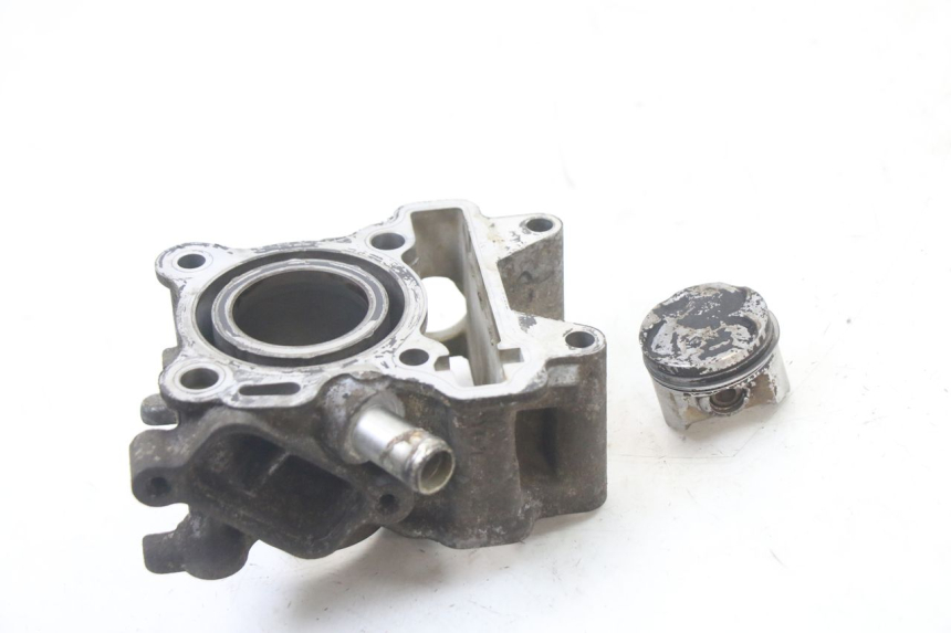 photo de CILINDER ZUIGER MBK OVETTO 4T 50 (2008 - 2016) - Zoom op gebruiksstaat