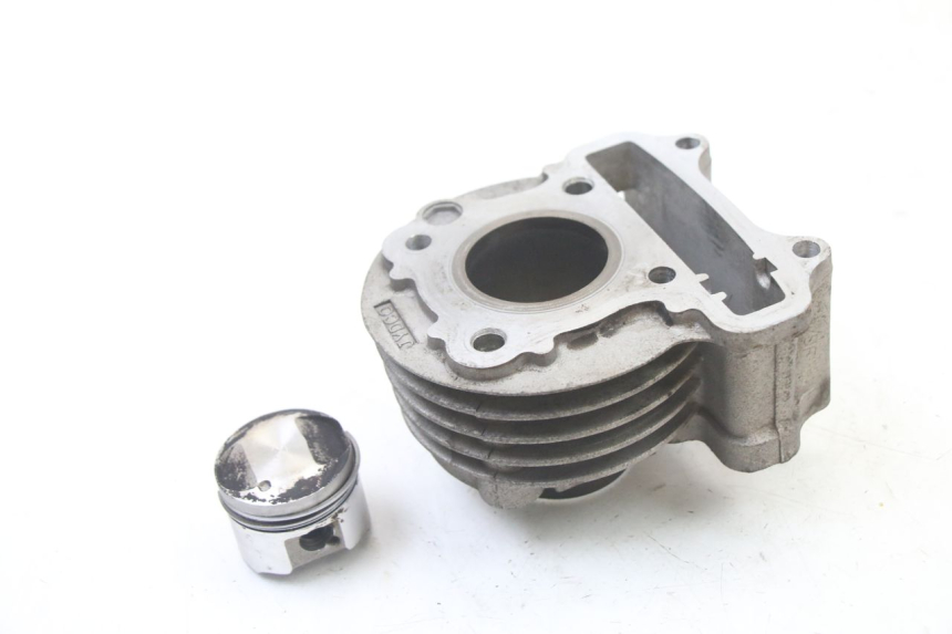 photo de CILINDER ZUIGER PEUGEOT KISBEE 4T 50 (2010 - 2017) - Zoom op gebruiksstaat